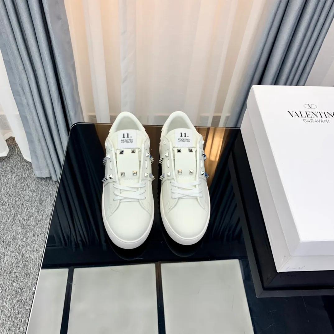 👟👟Ex-factory price 480👟👟 Women's Shoes Women's Clothing Women's Shoes Women's Clothing VALENTINO Valentino sneakers 23ss new letter sneakers white shoes lace-up sneakers Zhang Yixing's same rivet lace-up casual shoes sneakers The highest version on the market! All details are consistent with the original version. Buy the original 1:1 replica. Material: Original imported pebbled cowhide with VT original webbing. 3D printed color pattern. Inner lining: Imported cowhide lining. Cowhide foot pads. Outsole: exclusive molded T👟👟factory price U wear-resistant outsole. Strap: with rubber texture VLTN LOGO. Insole: genuine consistent rubber insole. Original box and full set of original packaging. Size: 35-40 (41🉑️Customized, non-refundable) 38-44 (45🉑️Customized, non-refundable)